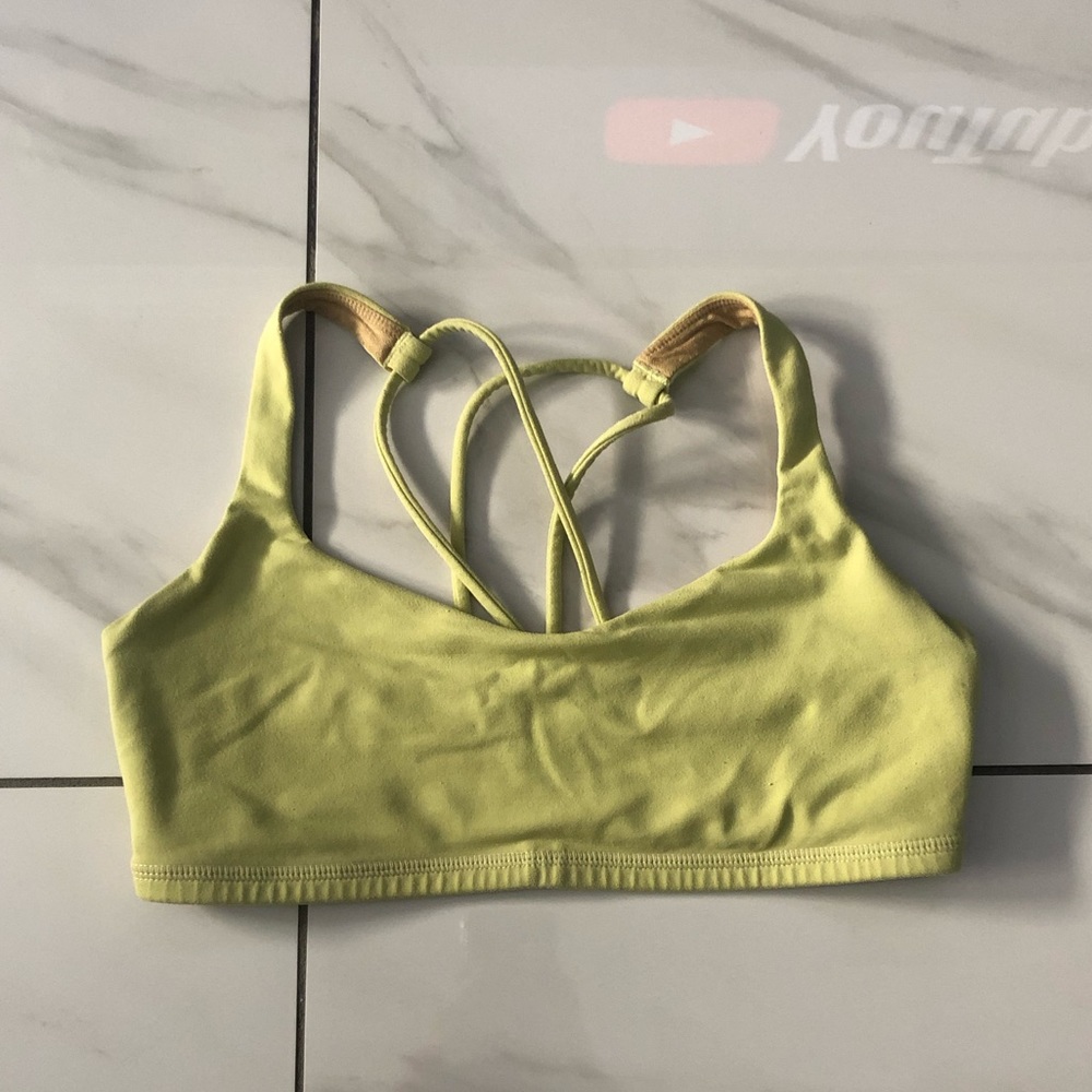 Lululemon Free to be sports bra